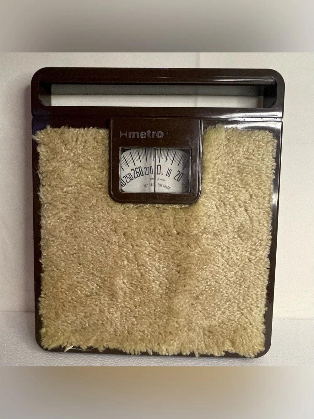 Vintage Metro Bathroom Carpeted Scale Brown Beige Shag Retro 70s USA Analog Dial